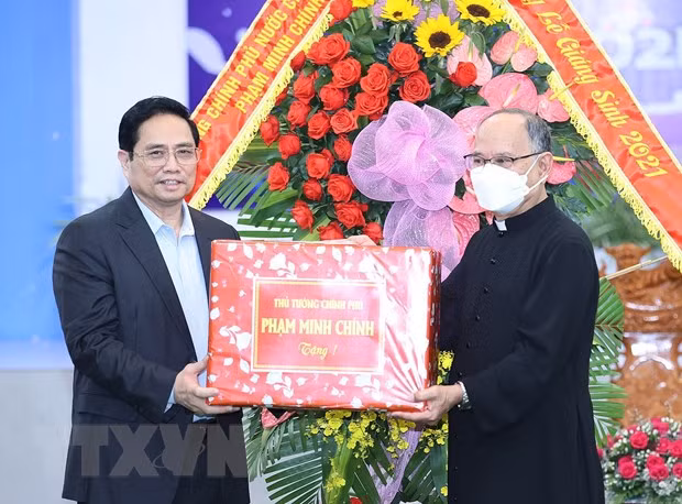 Felicitan a comunidad católica en diócesis de provincia vietnamita por Navidad ảnh 1