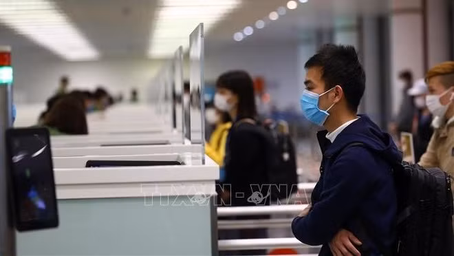Hanoi emite plan de respuesta a nueva cepa Ómicron del COVID-19 ảnh 1