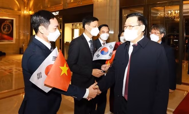 Inicia presidente del Parlamento vietnamita visita oficial a Corea del Sur ảnh 1