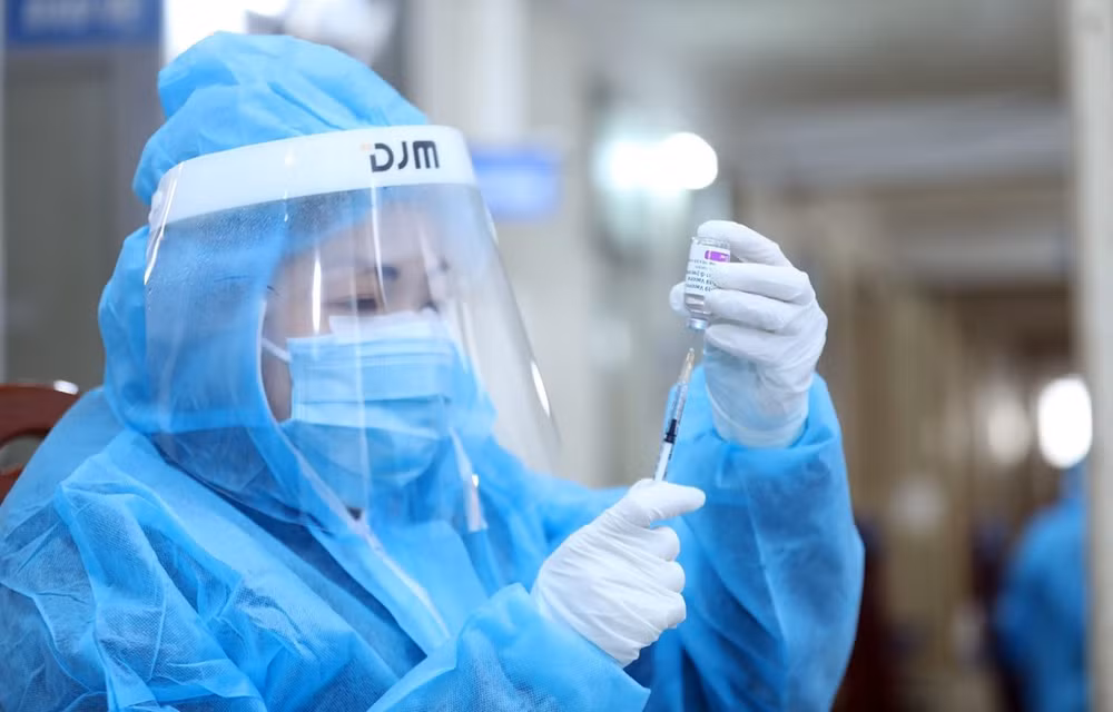 Logros de Vietnam tras un año de despliegue de campaña de vacunación ảnh 1