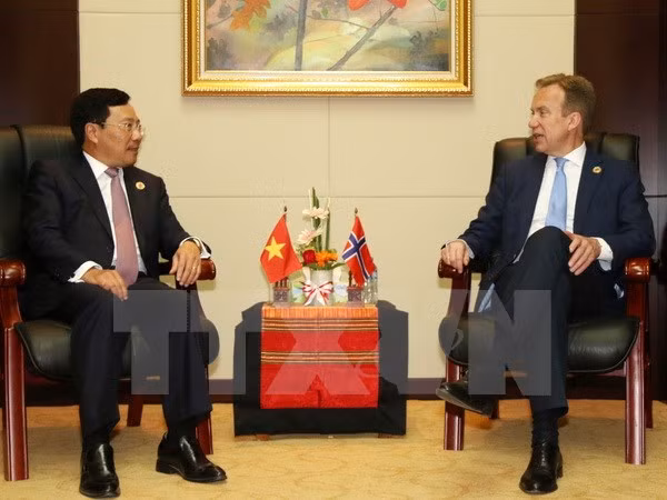 Canciller vietnamita se reúne con sus pares de Noruega, Nueva Zelanda y Canadá ảnh 1