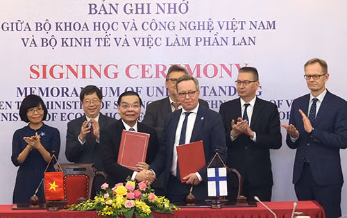Vietnam y Finlandia rubrican acuerdo sobre ciencia-tecnología e innovación ảnh 1