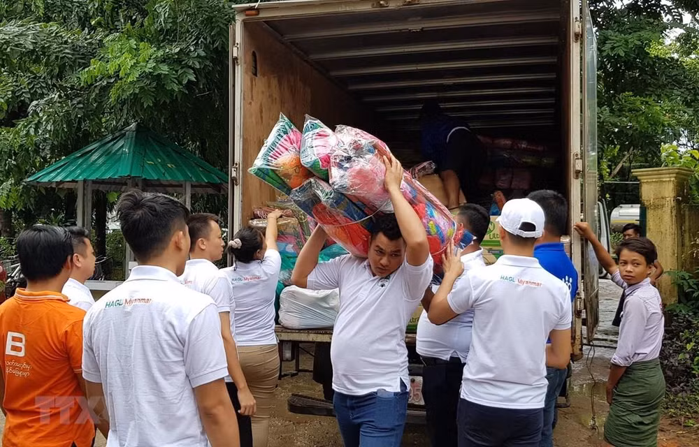 Comunidad vietnamita presta asistencia a afectados por inundaciones en Myanmar ảnh 1