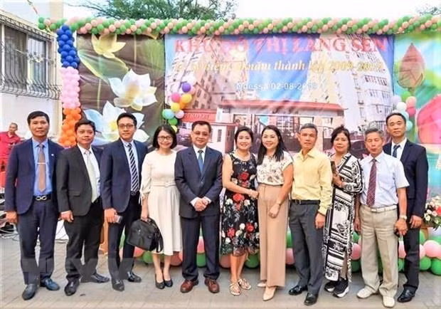 Profundizan vietnamitas residentes en Ucrania conocimientos sobre su Patria ảnh 1