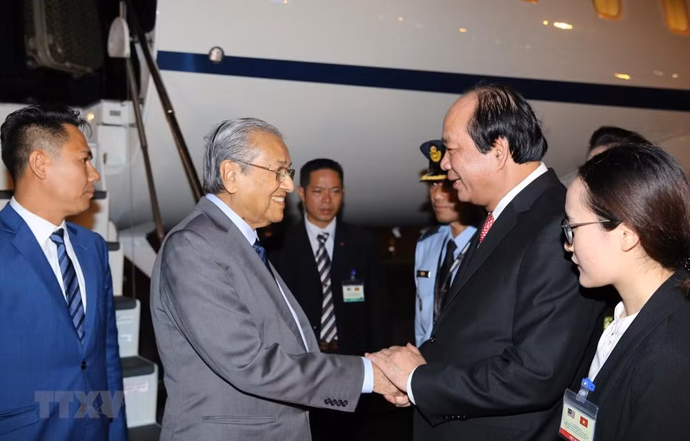 Primer ministro de Malasia inicia visita oficial a Vietnam ảnh 1