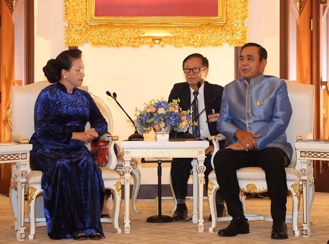 Presidenta legislativa de Vietnam se reúne con el primer ministro tailandés ảnh 1