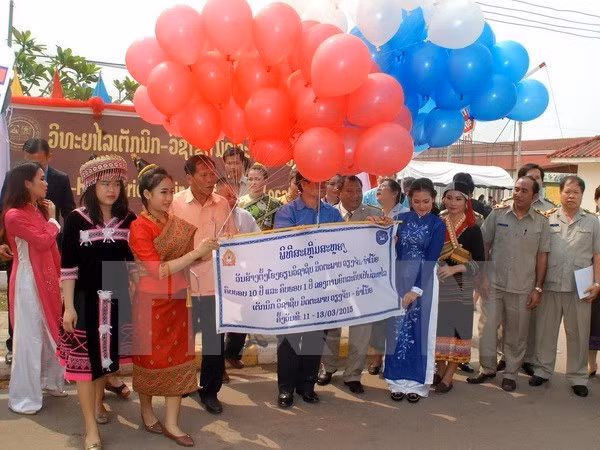 Dirigente laosiano destaca eficiencia de cooperación Hanoi- Vientiane ảnh 1