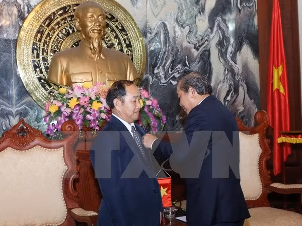 Funcionarios judiciales de Laos y Cambodia reciben distinción vietnami ảnh 1
