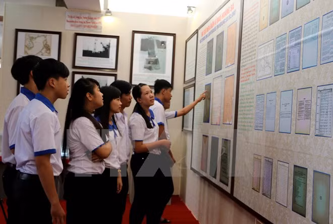 Exposición sobre Hoang Sa y Truong Sa en Hau Giang ảnh 1