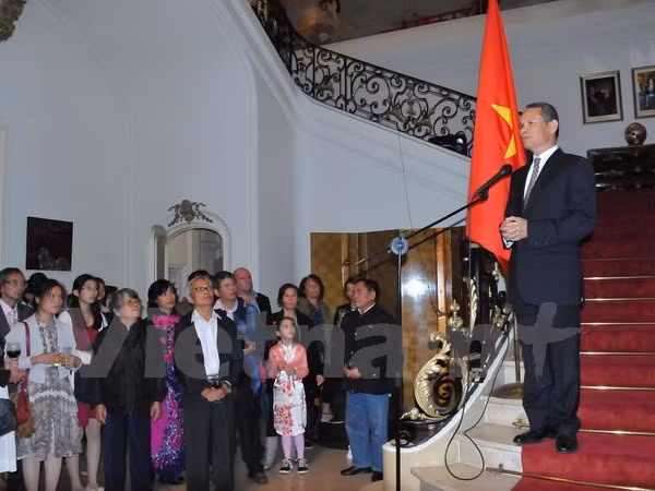 Siguen actividades conmemorativas del Día nacional en exterior ảnh 1
