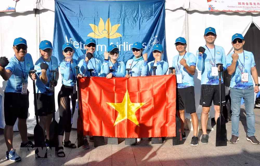 Participa Vietnam Airlines en Carrera internacional de Botes de Dragón Shanghái ảnh 1