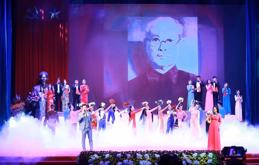 Honra Vietnam a expresidente del Parlamento a 130 años de su natalicio ảnh 2