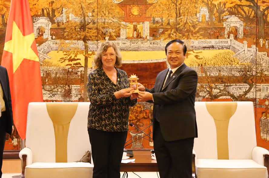 Aspira Hanoi a cooperar con localidades y empresas francesas ảnh 1