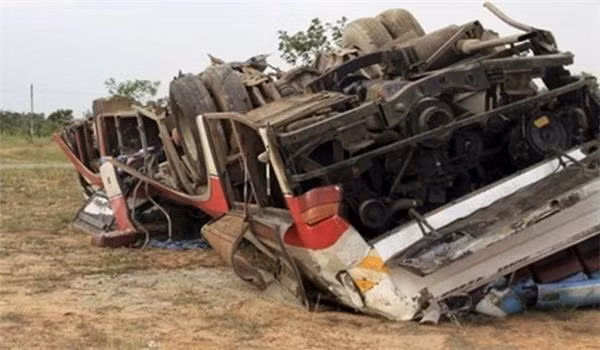 Al menos tres muertos y 28 heridos tras accidente de tráfico en Myanmar ảnh 1