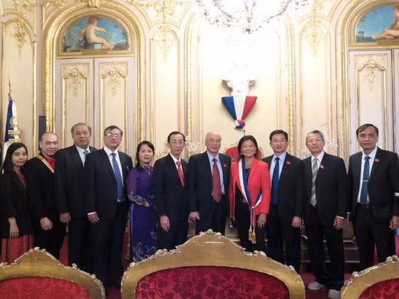 Realiza delegación legislativa de Ciudad Ho Chi Minh una visita de trabajo a Francia ảnh 1