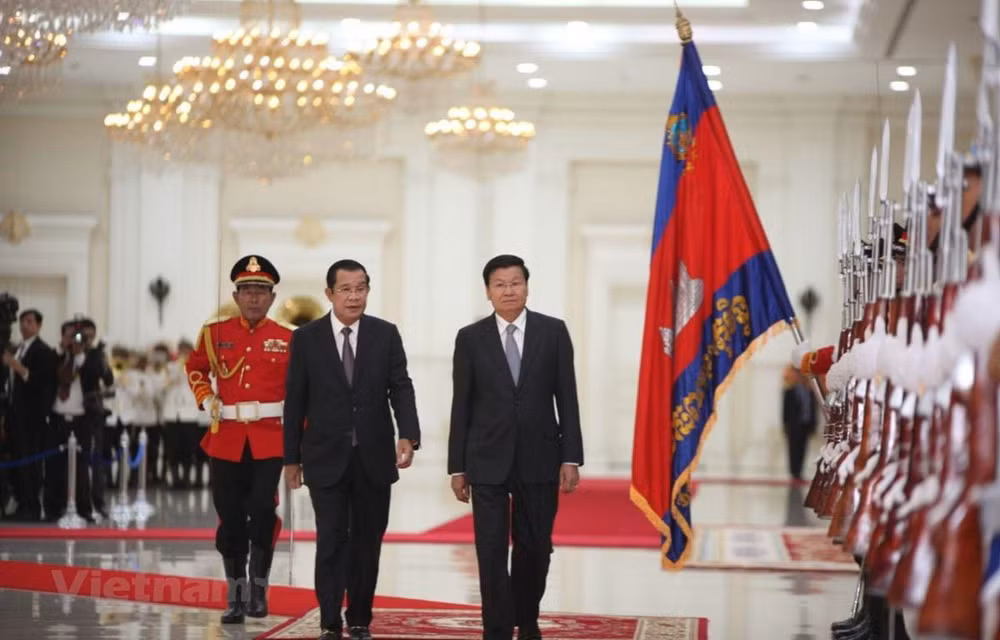 Establecen Camboya y Laos asociación estratégica integral ảnh 1