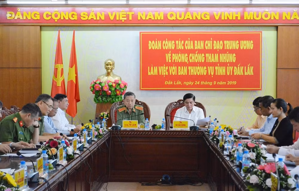 Aplauden en Vietnam determinación del Partido Comunista de controlar poder de funcionarios ảnh 1