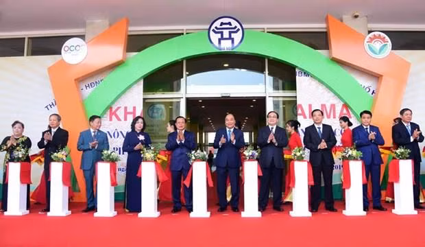Inaugura Primer Ministro de Vietnam feria OCOP en Hanoi ảnh 1