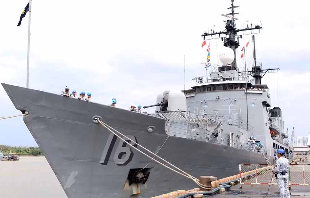 Visita Vietnam embarcación de la Armada filipina ảnh 1