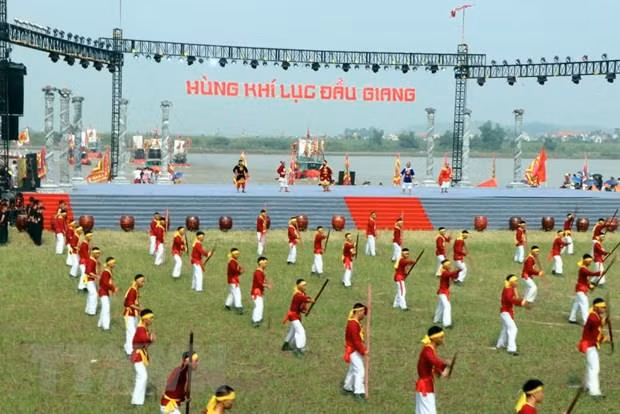 Nutrida participación en fiesta otoñal Con Son- Kiep Bac en Vietnam ảnh 1