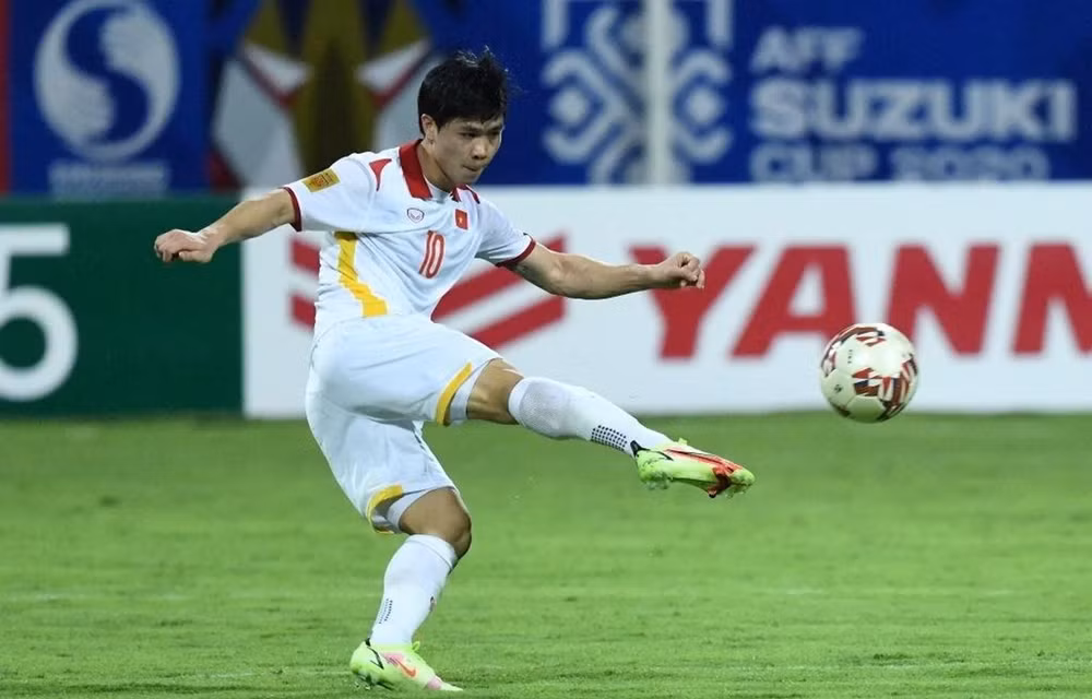 Vietnam derrota 2-0 a Laos en su primer partido de Copa AFF Suzuki ảnh 1