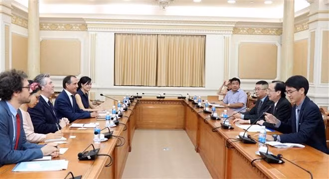 Impulsan Vietnam y Francia cooperación en desarrollo urbano sostenible ảnh 1
