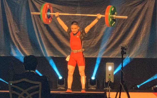 Establece pesista vietnamita tres récords en el Campeonato Mundial Juvenil ảnh 1