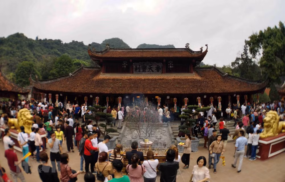 Festejo de Pagoda Huong de Vietnam atrae a más de un millón de visitantes ảnh 1