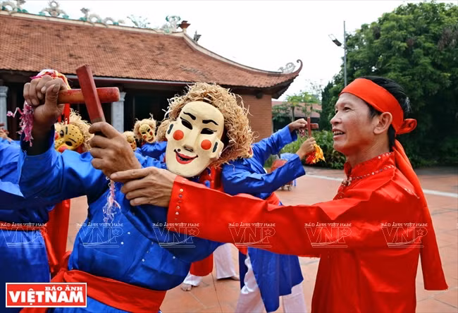 El hombre mantiene el alma de las danzas Xuan Pha ảnh 1