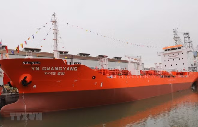 Entrega Vietnam buque petrolero de seis mil 500 toneladas de capacidad a Corea del Sur ảnh 1