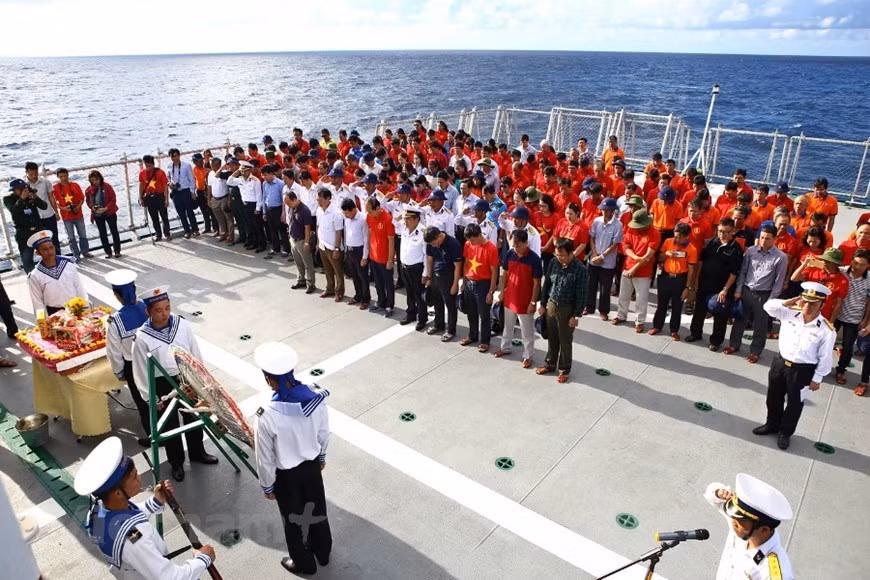 Recuerdan veteranos a combatientes vietnamitas caídos en la isla de Gac Ma ảnh 1