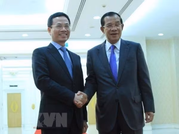 Pide primer ministro camboyano apoyo de Vietnam para construir centro de vigilancia de ciberseguridad ảnh 1