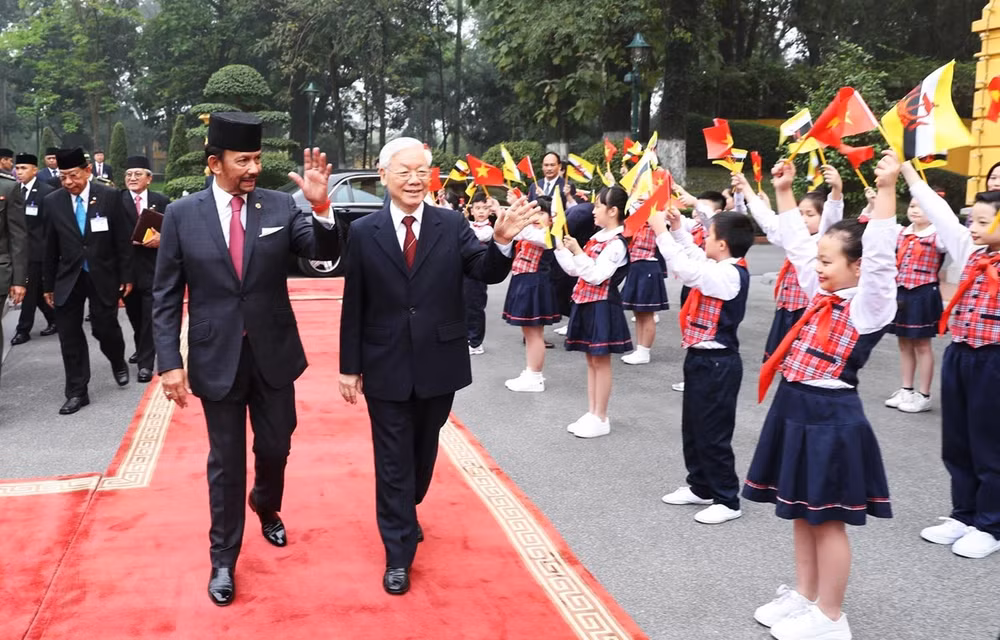 Inicia Sultán de Brunei visita estatal a Vietnam ảnh 1