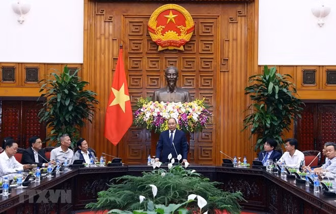 Premier vietnamita se reúne con personas con méritos revolucionarios de ciudad central de Da Nang ảnh 1