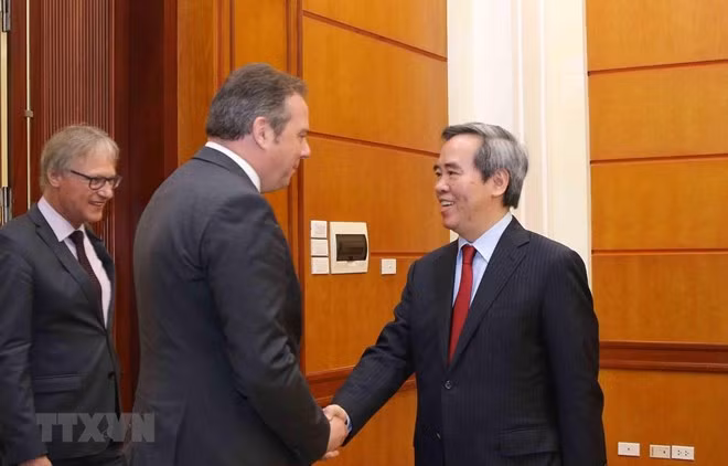 Fomenta Partido Comunista de Vietnam relaciones con fuerzas políticas de Alemania ảnh 1