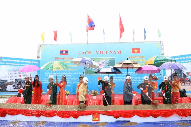 Vietnam ayuda a Laos desarrollar fuerzas de guardia fronteriza ảnh 1