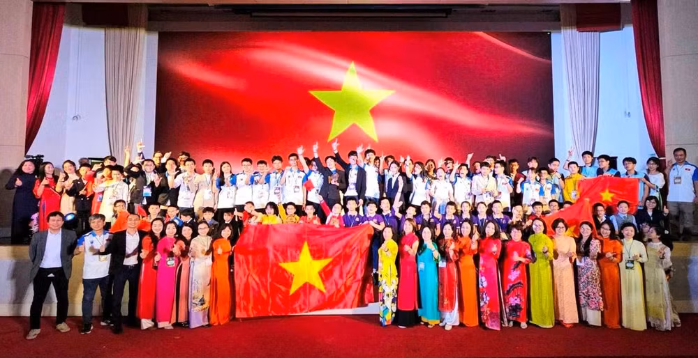 Estudiantes vietnamitas ganan premios en concurso internacional de matemática ảnh 1