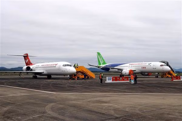 Efectuán exposición y demostración de aviones comerciales de COMAC en Quang Ninh ảnh 2