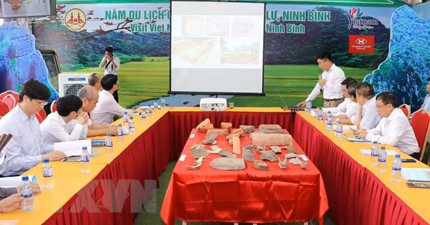 Presentan nuevos descubrimientos arqueológicos de antigua capital vietnamita ảnh 2