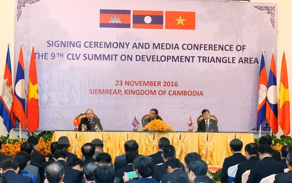 Premier vietnamita intervino en Cumbre de Triángulo de Desarrollo CLV ảnh 1