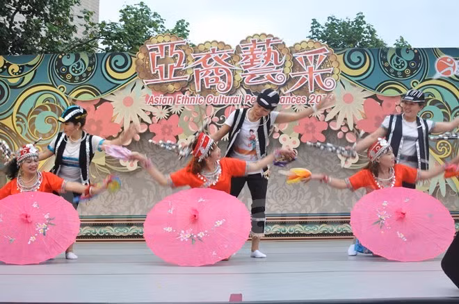 Vietnamitas participan en intercambio cultural asiático en Hong Kong ảnh 1