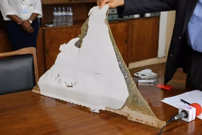 MH370: Fragmento hallado en Mozambique llega a Malasia ảnh 1