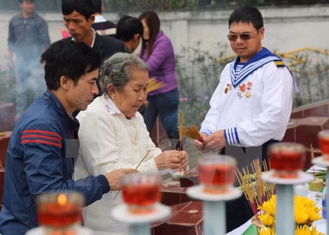 Vietnam rememora a combatientes caídos en batalla naval por defender soberanía ảnh 1