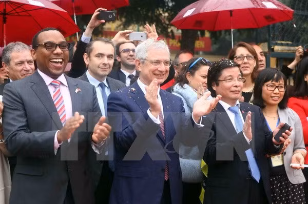Dirigente parlamento francés participa en Festival de francofonía en Hanoi ảnh 1