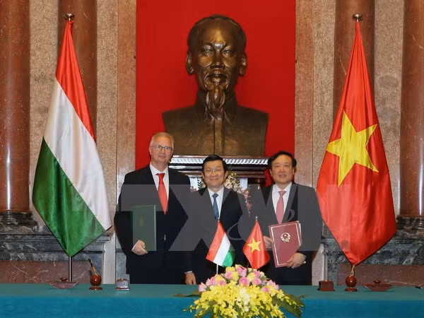 Vietnam y Hungría firman acuerdo sobre Asistencia jurídica mutua en asuntos penales ảnh 1