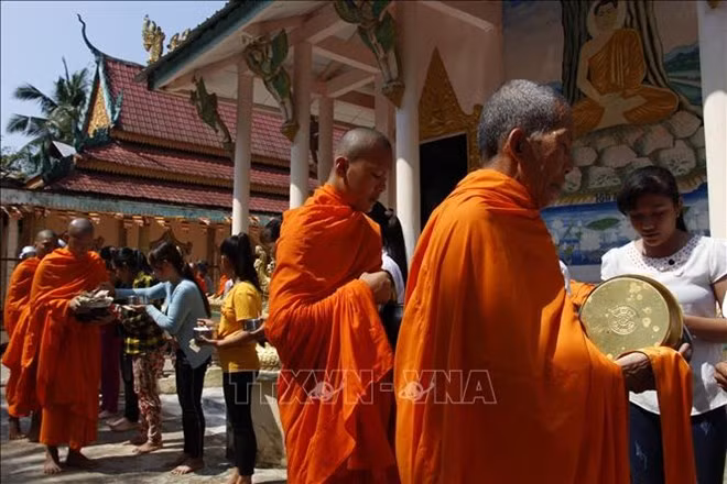 Comunidad de etnia Khmer celebra festival de Sene Dolta ảnh 1