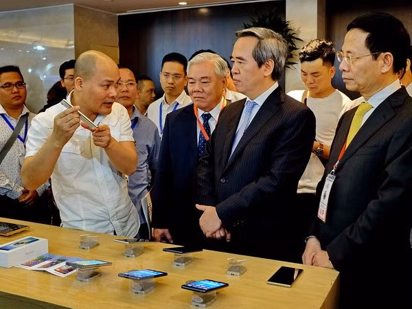 Vietnam debe empeñarse en impulsar desarrollo de economía digital, sostiene experto ảnh 1