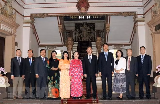 Órganos representativos de población de localidades vietnamita y china robustecen relaciones bilaterales ảnh 1