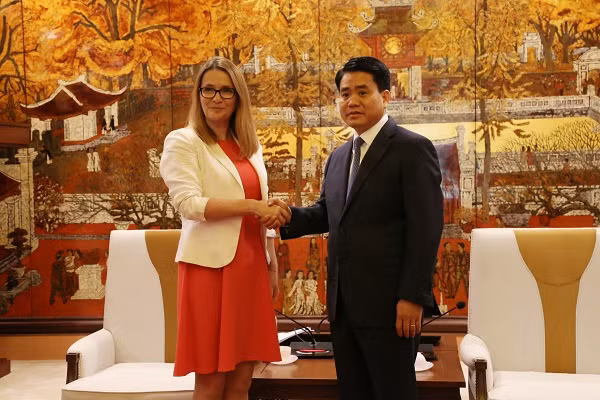 Hanoi y Gales fortalecen cooperación en educación ảnh 1