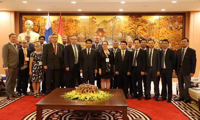 Hanoi extiende “alfombra roja” a inversiones finlandesas ảnh 1